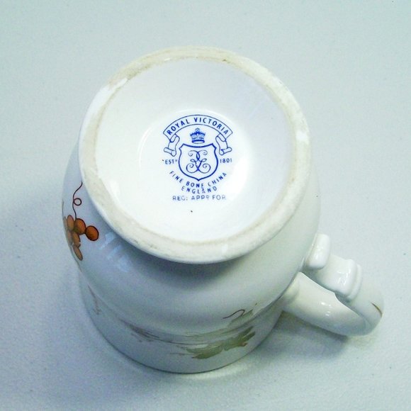 Royal Victoria Tea Coffee Cup Mug Bone China Grapes Grapevine Gold Trim - Picture 5 of 7